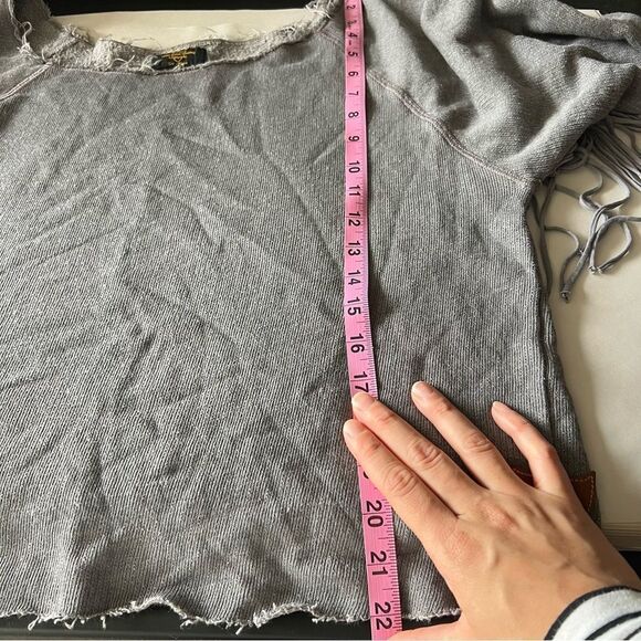 Hollywood Trading Company Gray Fringe Raw Hem Sweatshirt Large - Picture 10 of 12